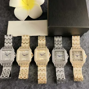Luxus Damen Quarzuhr quadratisch mit römischen Ziffern und funkelndem Kristall Armband.