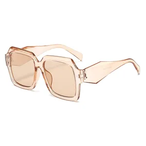 Große quadratische Sonnenbrille Damen Herren, transparente hellbraune Fassung UV-Schutz.