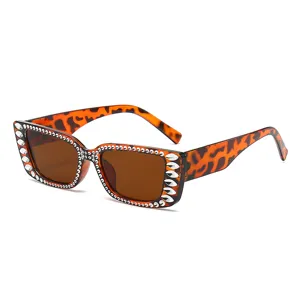 Modische Kleine Eckige Strass Sonnenbrille UV400 Schutz Ozeangläser Retro Katzenaugen Brille Party Brille Für Damen Herren