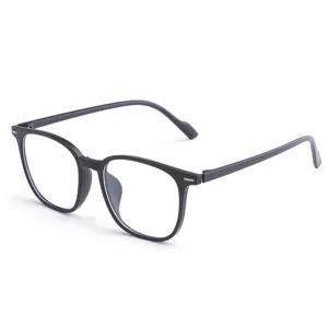 Eleganti occhiali quadrati neri anti luce blu per uomo e donna per uso quotidiano.