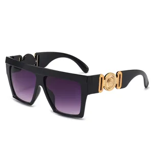 Luxe oversized vierkante zonnebril voor dames en heren met stijlvolle UV400 bescherming.