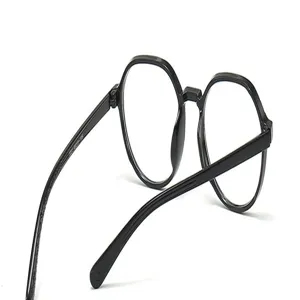 Elegante schwarze unregelmäßige Blaulichtbrille für Kinder und täglichen Computerschutz im Alltag