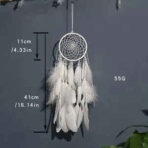 Weißer Traumfänger Wandbehang mit handgefertigtem gewebten Netz und Perlen für Heimdekoration.