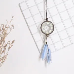 Atrapasueños de estrella de siete puntas para coche con plumas y decoraciones de estrellas.