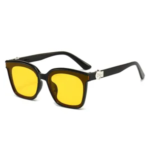 Occhiali da sole quadrati classici per uomo e donna con lenti gialle eleganti.