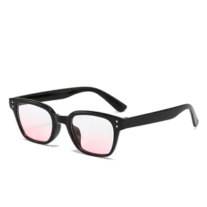 Occhiali da Sole Retro a Montatura Quadrata Con Rivetti a Chiodo di Riso Protezione UV400 per Uomo Donna Accessori Moda Spiaggia