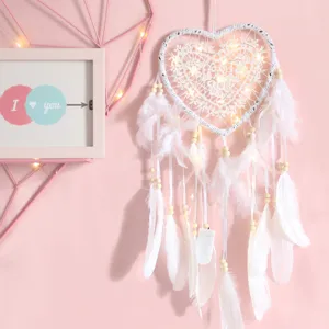 Attrape-Rêves en Forme de Cœur Fait Main Tenture Murale Plume Dentelle Lumières LED Décoration de Chambre Fête de Mariage