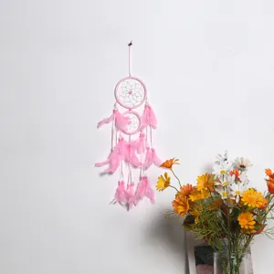 Atrapasueños rosa de dos anillos decoración de pared para el hogar colgante de plumas.