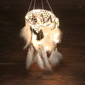 Weißer LED Feder Traumfänger Detail, Spitzen Nachtlicht Wandbehang Dekoration fürs Schlafzimmer
