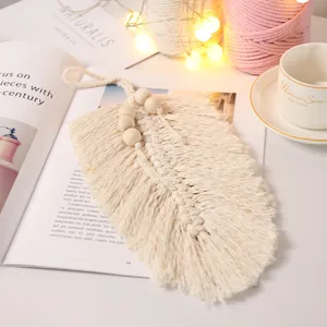 Handgemachte Makramee Blatt Wandbehang Baumwollgewebe mit Holzperlen für Schlafzimmer Dekor.