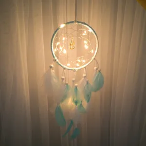 Attrape-rêves lumineux LED mural avec plumes bleues et pendentif cristal pour décoration chambre