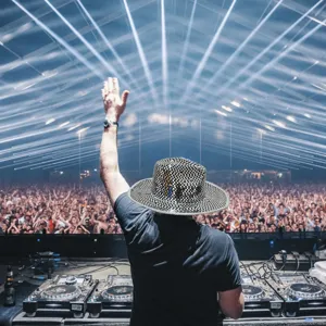 Disco mirror cowboy hat, reflective shiny sequin party cap for summer music festival and club.