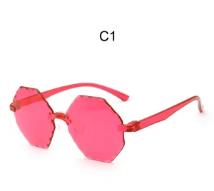 Gafas de sol sin montura de color gelatina con diseño de borde ondulado muy moderno.