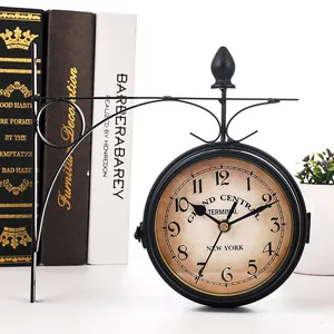 Reloj de pared de doble cara vintage con soporte de hierro, diseño de estación retro decoración.