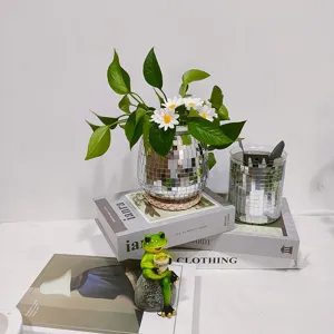 Maceta jarrón de vidrio bola disco con planta verde y rana decoración de mesa.