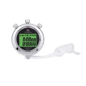 Vue detaillee du chronometre numerique, ecran LCD vert, boitier argente, cordon blanc.