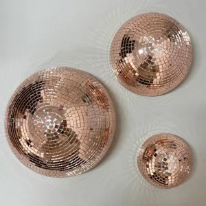 Rose gouden disco halve bol spiegelkogel reflecterend voor feest podium bruiloft decor.