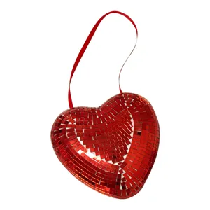 Rode disco hart hangende decoratie, glimmende spiegelbal ornament voor thuis en feest.