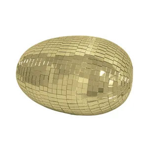 Goldener Disco Spiegel Ei Requisite, glänzende reflektierende Mosaikfläche für Party Osterei.