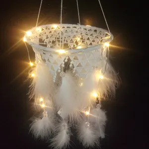 Weißer spitzen feder traumfänger mit led lichterkette hänger wanddeko schlafzimmer