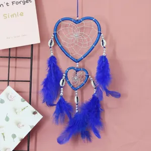 Blauwe dubbele hart dromenvanger met veren en schelpen voor wanddecoratie thuis