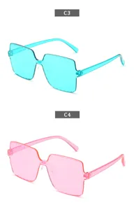 Vue detaillee de lunettes de soleil sans monture colorees pour enfants au design tendance.