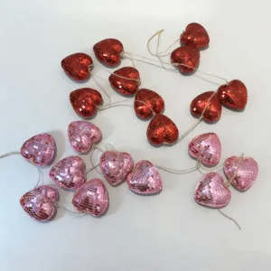 Adornos colgantes de bola disco en forma de corazón, decoración de fiesta de mosaico espejo.