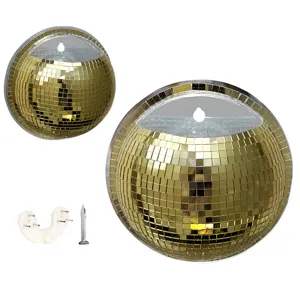Detailansicht des goldenen Diskokugel Wandblumentopfs mit Haken und Nagel für moderne Raumdeko.