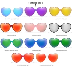 Modische herzförmige Sonnenbrille mit bunten verspiegelten Gläsern für Party.