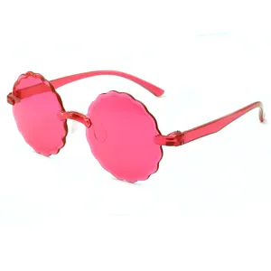 Occhiali da sole rotondi rosa con bordo a onde per donne, tendenza e senza montatura.