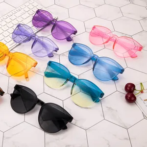 Occhiali da sole rotondi trasparenti color caramella alla moda per uomo e donna.