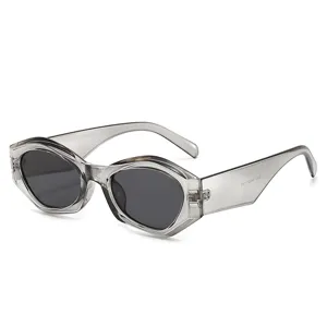 Modische unregelmäßige Sonnenbrille mit transluzentem grauem Rahmen und schwarzen Gläsern