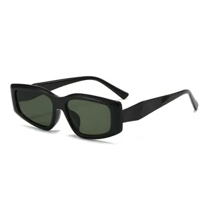 Chique kleine vierkante montuur zonnebril voor dames, modieuze uv400 bescherming.