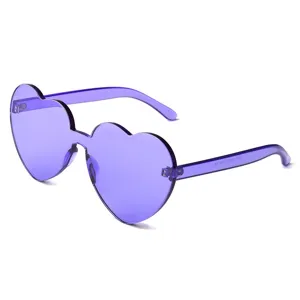 Transparente lila herzförmige Sonnenbrille, stilvolle bonbonfarbene randlose Brille.