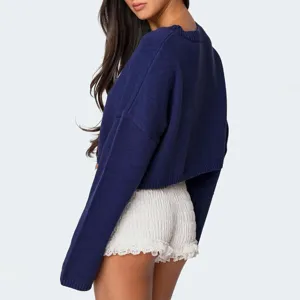 Dunkelblauer langärmliger Pullover für Damen, kurzer Strickpullover mit Rundhalsausschnitt.