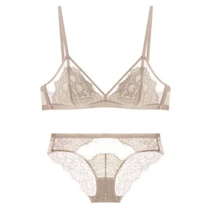 Sexy kanten lingerieset met draadloze Franse driehoek-bh en bijpassende comfortabele slip.