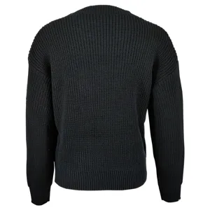 Πίσω όψη από μαύρο casual chunky πλεκτό πουλόβερ με στρογγυλό λαιμό για το φθινόπωρο.