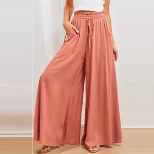 Vista dettagliata pantaloni larghi donna vita alta tinta unita con elastico in vita e tasche.