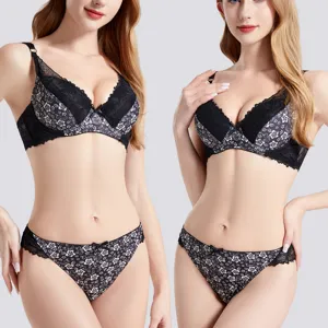 Conjunto de lenceria sexy de encaje floral con sujetador y braguita a juego, detalles de diseño chic.