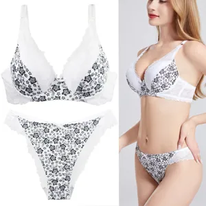 Conjunto de sujetador y bragas de encaje floral para mujer, lencería sexy y cómoda en blanco.