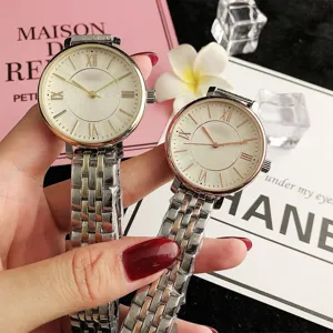 Stijlvolle dames quartz horloge met metalen band en klassieke romeinse wijzerplaat.