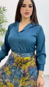 Set satine blouza kai fusta me print, kompsos makrymanikos top me stylati fusta twra.