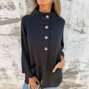 Dames zwarte gebreide vestjas met opstaande kraag, asymmetrische knopen en lange mouwen stijl.