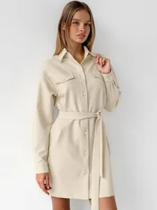Beiges Revers langarm kurzes Hemdkleid mit Gürtel und Taschen für Damen Eleganz