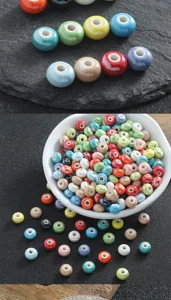 Detalle de cuentas de ábaco de cerámica colorida, accesorios para hacer joyas de bricolaje.