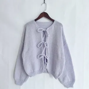 Cárdigan de punto morado claro con detalles de lazos delanteros, estilo dulce y casual.
