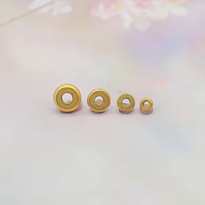 Perles d'espacement en métal doré pour bijoux DIY, rondelles en vrac de tailles assorties.