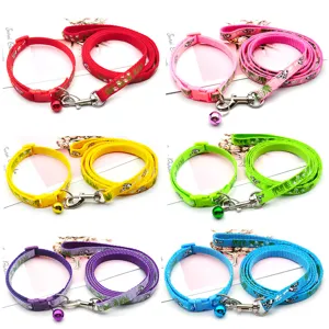 Set colorato di collare e guinzaglio per cani con simpatica stampa, regolabile per gatti e piccoli cani.