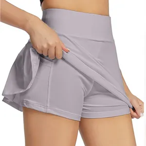 Détail short de yoga taille haute, jupe-short de sport plissée double couche avec poche.
