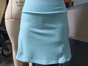 Jupe de sport de yoga athlétique taille haute bleu clair double couche plissée fitness court
